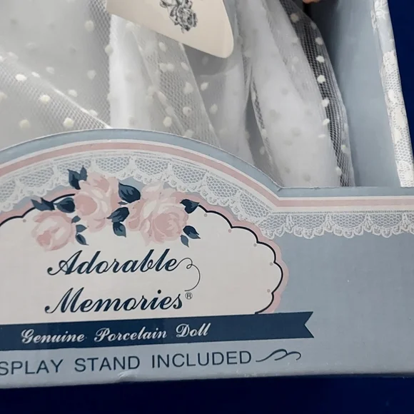 Porcelain bride doll - Picture 4 of 5